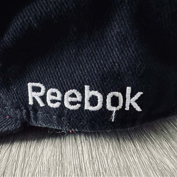 Reebok Center Ice Collection Chicago Blackhawks Flat Brim SnapBack Hat - Picture 5 of 8